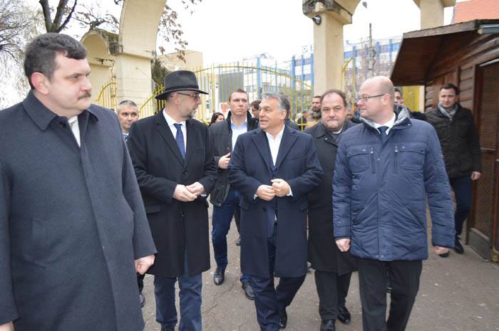 Hadházy szerint a Választási Iroda elismerte, hogy „a határon túlról levélben szavazók listáján több mint 15 ezer halott is lehet”