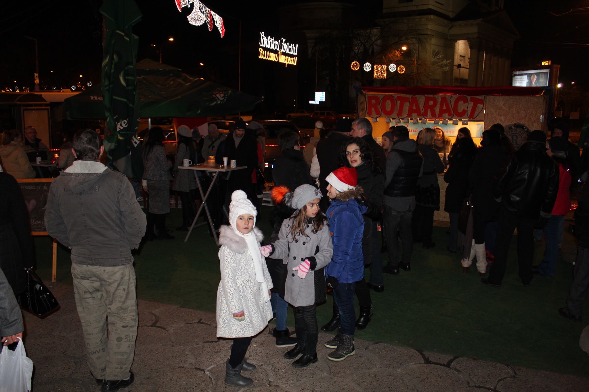 SOLIDARITATE. SUTE de persoane strâng fonduri pentru Spitalul Județean în centrul Sătmarului