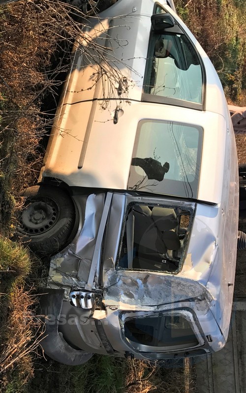 Accident rutier. Un șofer a intrat cu mașina în STÂLP (FOTO&VIDEO)