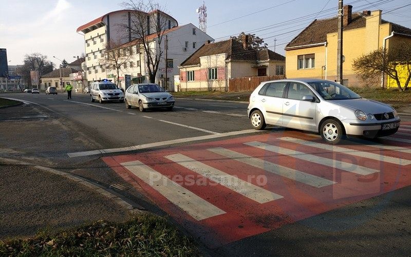 Accident rutier în municipiul Satu Mare. TAMPONARE pe strada Botizului (FOTOGALERIE)