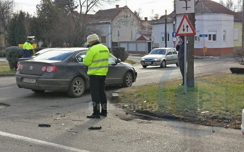 IMPACT dur între două mașini în municipiul Satu Mare. Mai multe VICTIME (FOTO&VIDEO)
