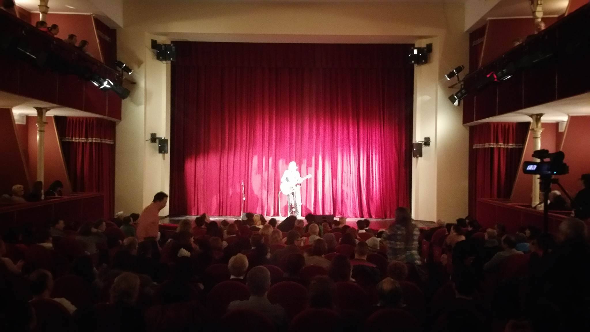 Super concert de colinde la Teatrul din Carei, cu Ducu Betzi