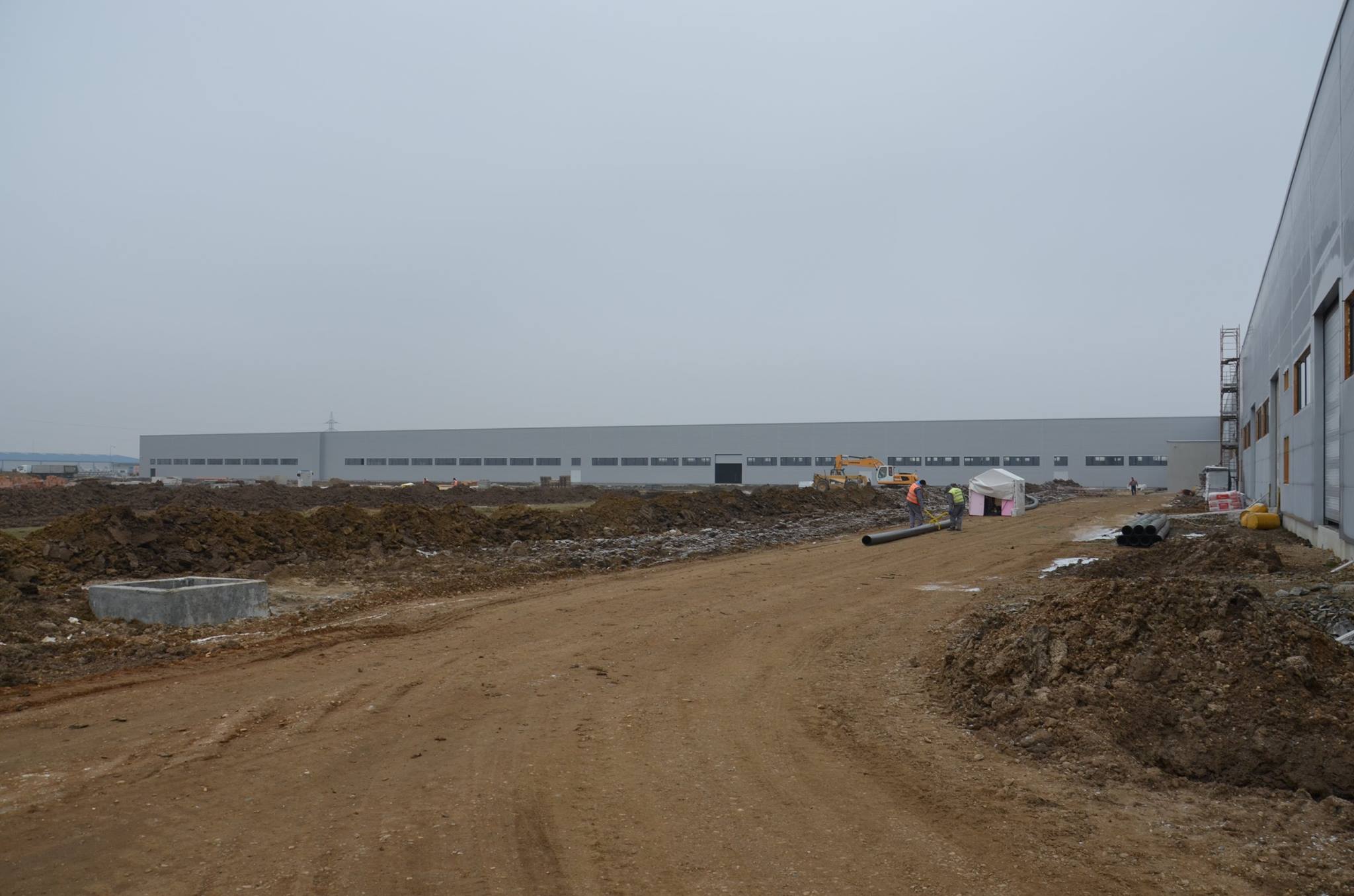 TENSIUNI. Muncitorii ar fi oprit ieri lucrul la GP Sofa Satu Mare. Azi și-au luat banii