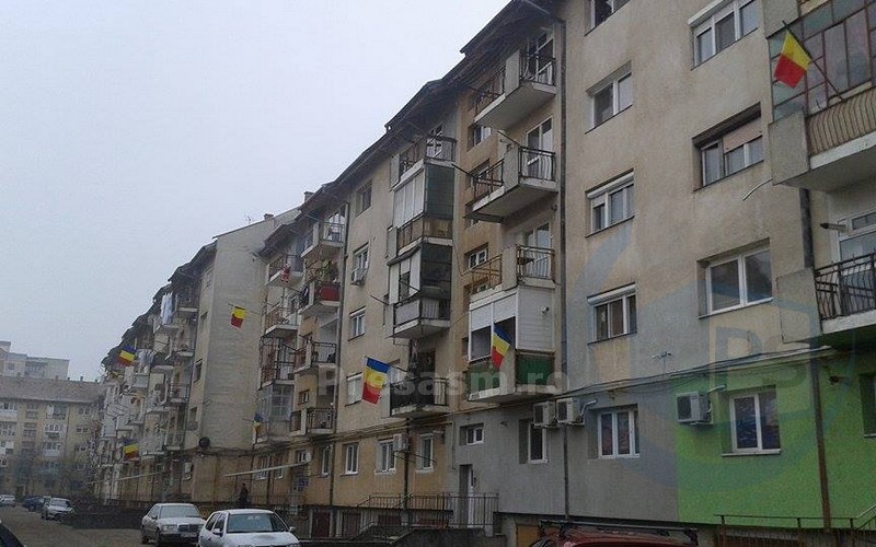 PATRIOTISMUL nu a dispărut în Satu Mare. ZECI de steaguri tricolore la balcoane