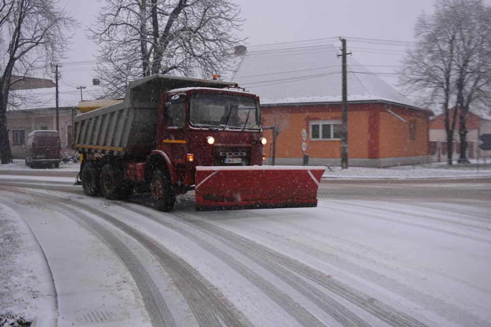 Cât s-a plătit în două luni pentru deszăpezirea drumurilor județene