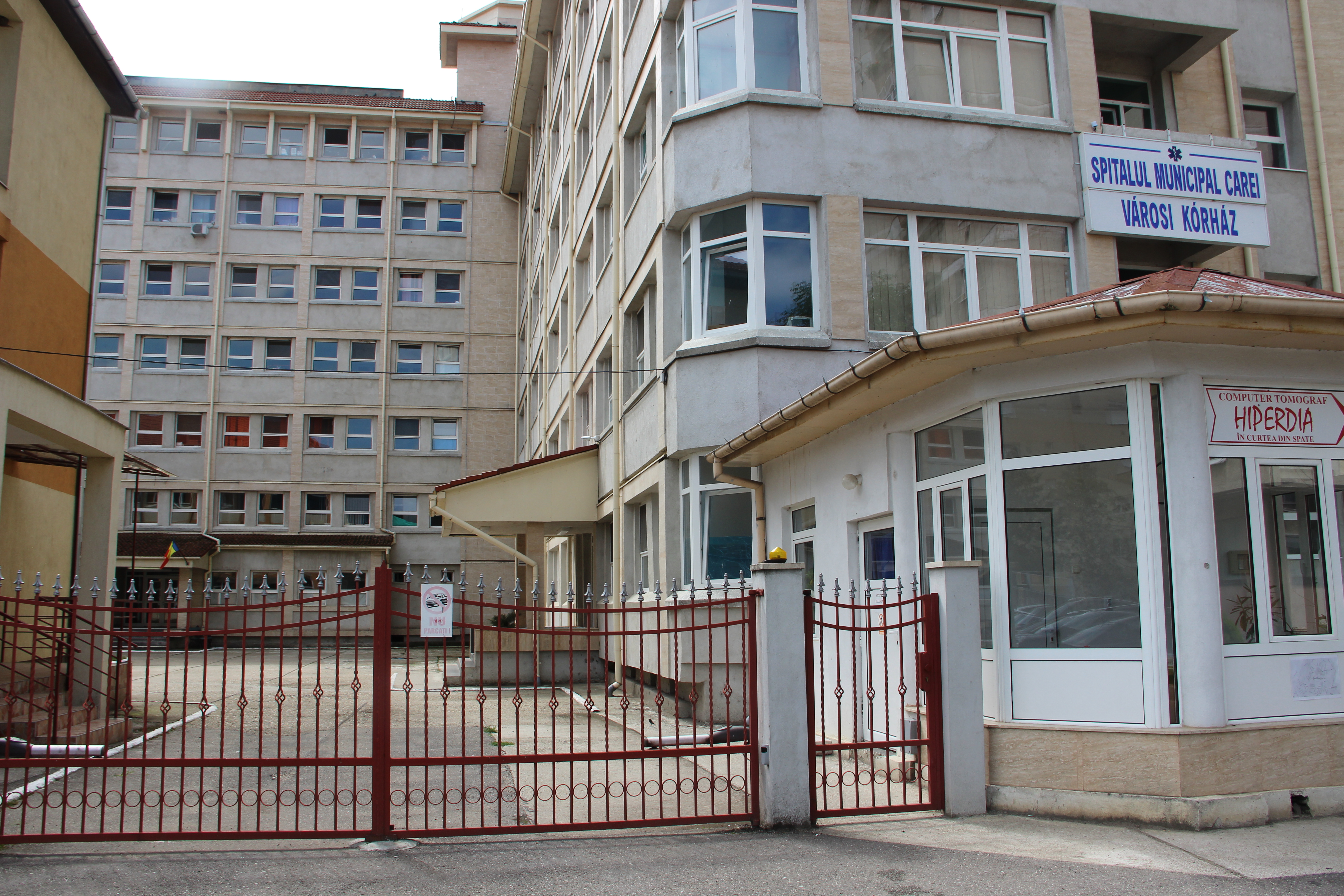 Un sătmărean a încercat să fugă din spital pe geamul de la baie. A căzut de la etaj