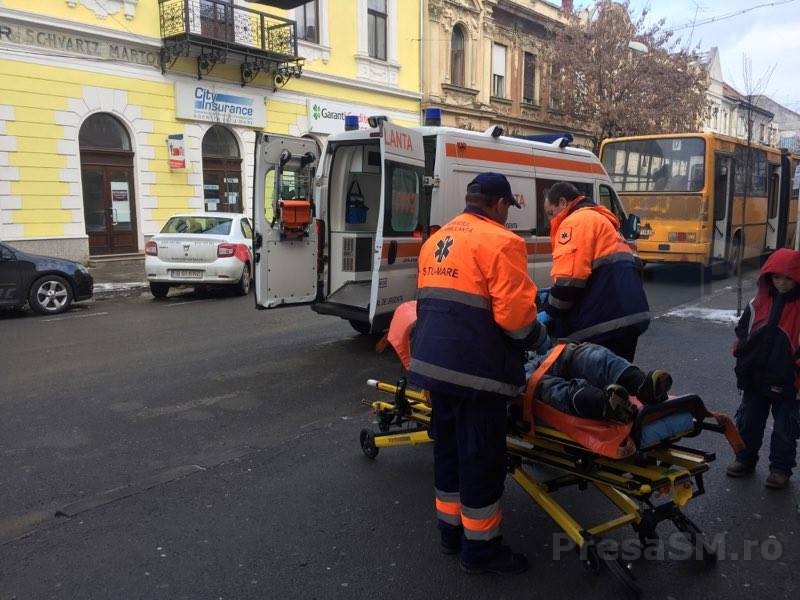 Zeci de sătmăreni morți de beți preluați de ambulanță și duși la Urgență