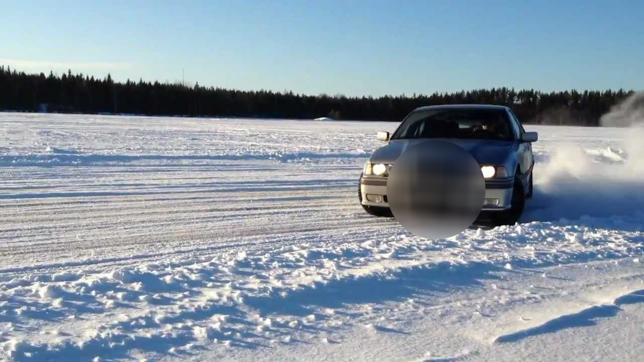 VIDEO. Cel mai mare lac din județ, înghețat total! Ce fac șoferii cu mașinile