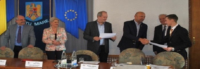 Invenția unor elevi din Carei. Tanc miniatural cu diferite aplicații (FOTO)