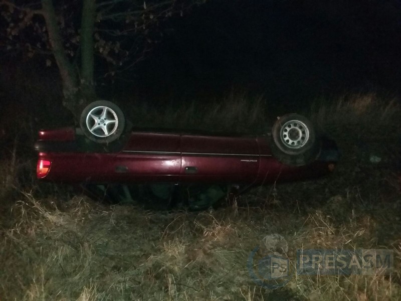 INCONȘTIENȚĂ. Un șofer, mort de beat, s-a răsturnat cu mașina. Soția și doi copii, la Urgențe