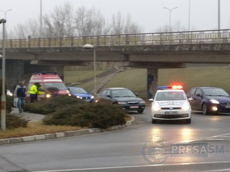 Accident în municipiul Satu Mare. Două mașini avariate pe Drumul Careiului (FOTO)