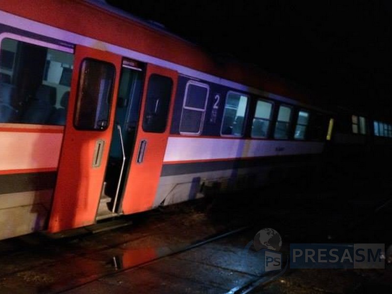 Trenul Satu Mare - București a deraiat în gară! Sute de persoane la bord