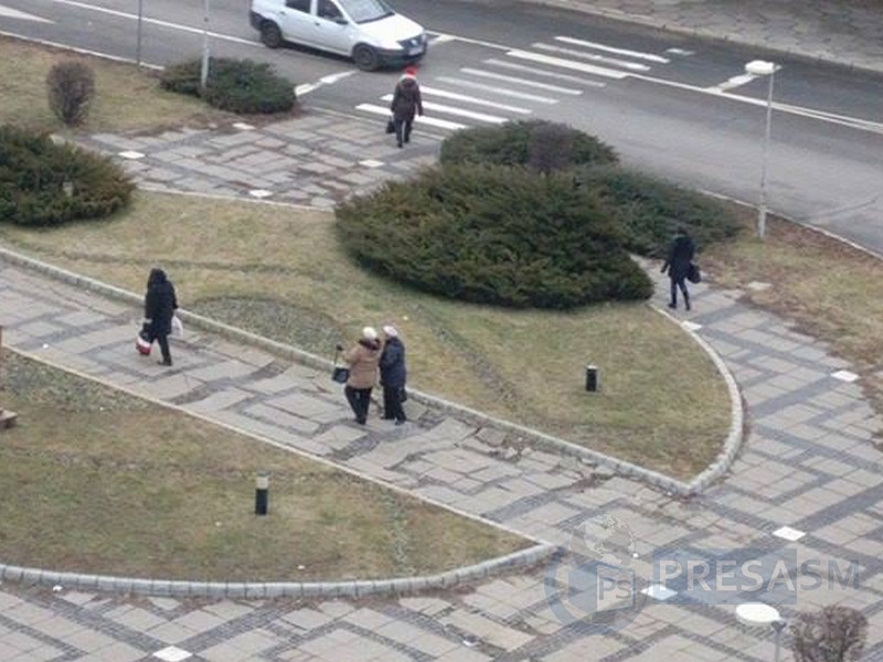 VIDEO. Cum își rup oamenii picioarele pe ”trotuarele” din Satu Mare