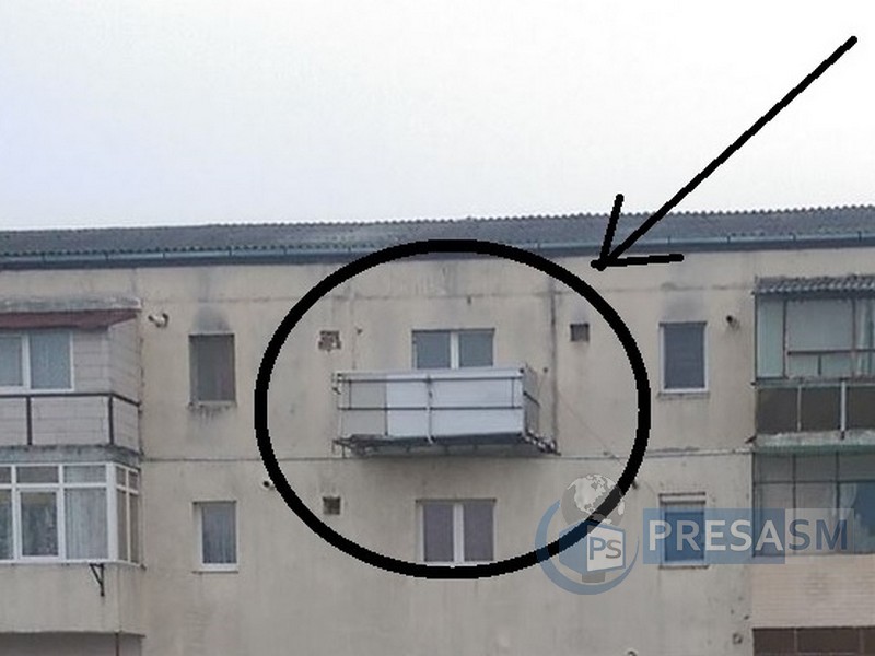 Mai rar așa ceva! Un sătmărean și-a făcut un balcon...la etajul 4 al unui bloc (FOTO)