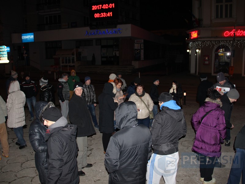 PROTEST la Satu Mare. Zeci de persoane s-au adunat în centru (FOTOGALERIE)