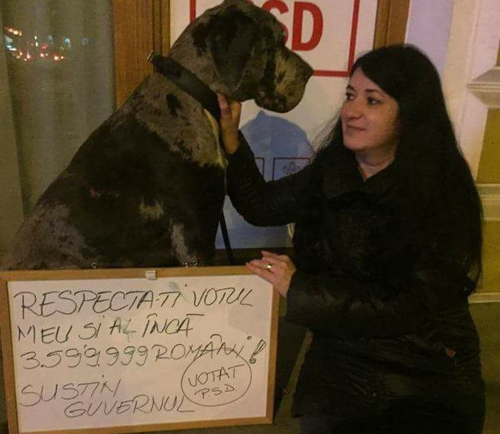 Cine este femeia care a ”înfruntat” sute de protestatari la Satu Mare (FOTO)