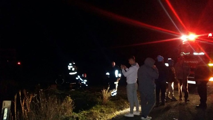 Un puștan, mort de beat, a făcut accident. A rănit trei persoane și a FUGIT