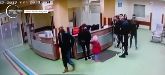 Un străin a vrut să bată medicii Spitalului Județean. Cu degetele amputate, a părăsit spitalul!