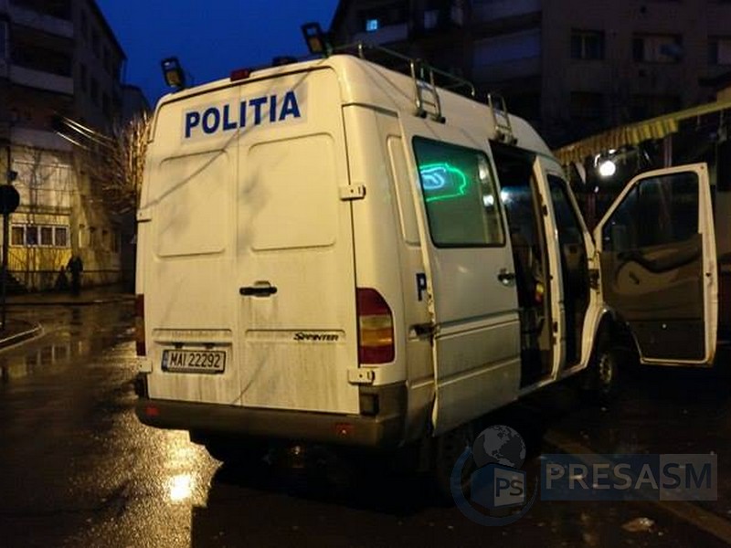 Tâlhărie la un Birou de credit din Cartierul Micro 16 (FOTOGALERIE)