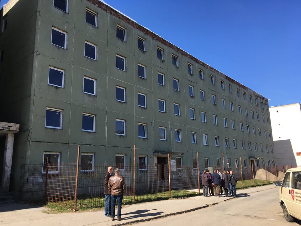 FOTOGALERIE. Bloc de pe Ostrovului, reabilitat pentru a fi distrus de ”asistați”?!