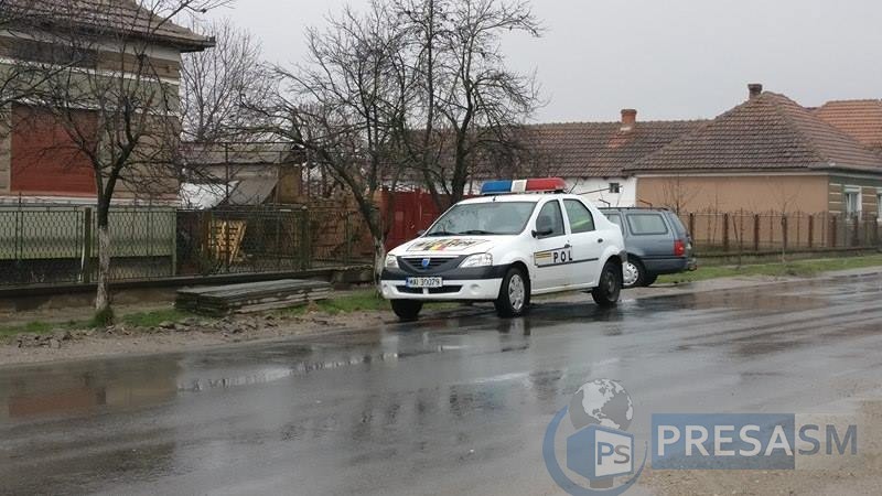 FOTO. Bărbat mort în condiții suspecte la Botiz. Poliția a început o anchetă