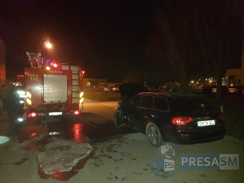 FOTO&VIDEO. Unui sătmărean i s-a aprins mașina, în mers. Mai mulți șoferi i-au întors spatele