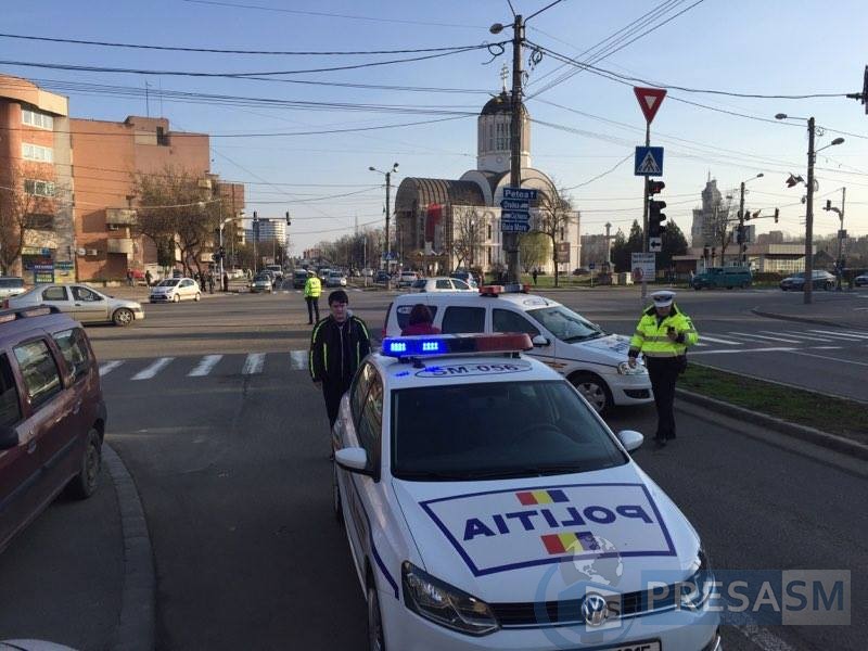 FOTOGALERIE. Accident lângă Spitalul Județean. Femeie lovită de un motociclist