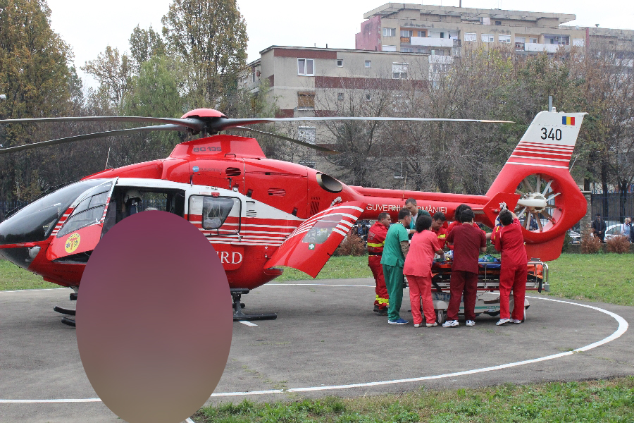Fetiță (1 an) în comă, transportată de urgență cu elicopterul de la Satu Mare la Cluj-Napoca