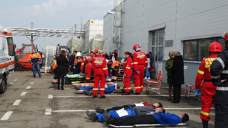 FOTOGALERIE. Explozie de proporții la Carei. Pompierii au intervenit masiv (exercițiu)