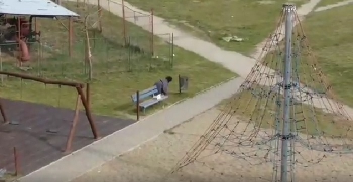 VIDEO revoltător. Ce a făcut un individ în mijlocul Cartierului Micro 17 din Satu Mare