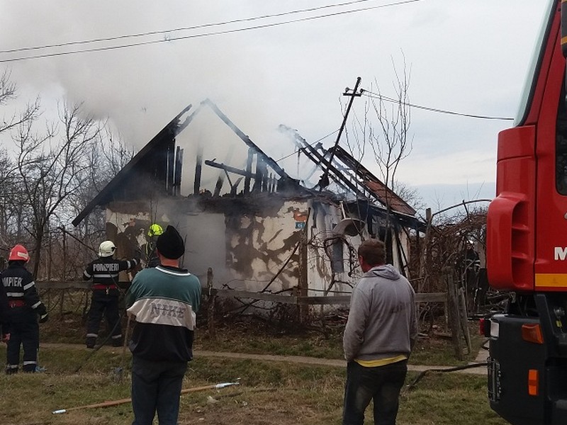 FOTOGALERIE. Intervenții pe bandă rulantă ale pompierilor în județul Satu Mare