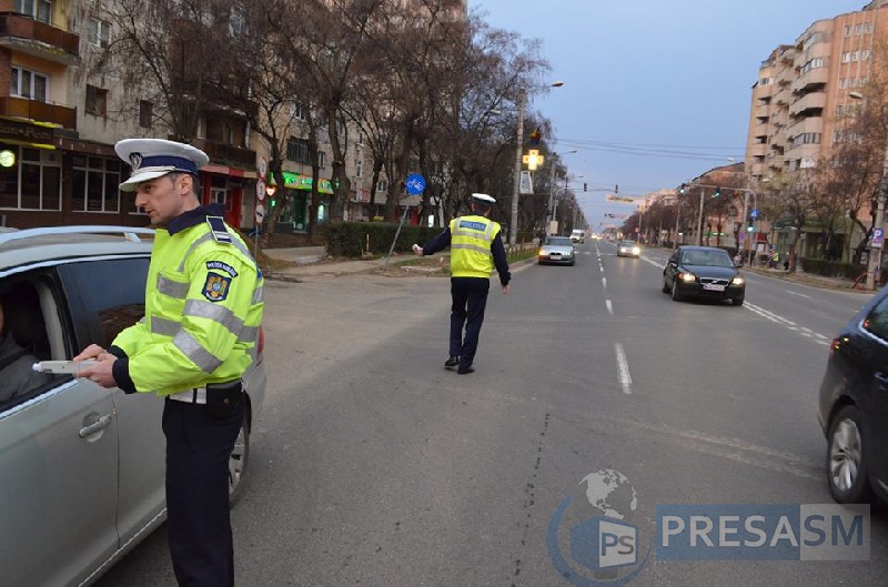 INCREDIBIL! Femeie fără permis, prinsă la volanul unei mașini pe Drumul Careiului