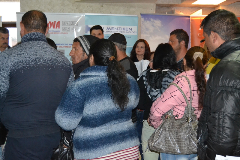 Plin de rromi la Bursa locurilor de muncă. Doar UNUL s-a angajat în județ!