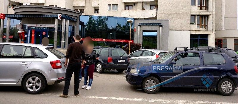 FOTO. Accident minor, scandal mare. Trafic blocat pentru o zgârietură în Satu Mare