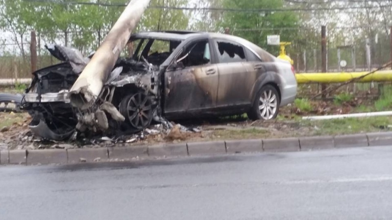 FOTO&VIDEO. Accident teribil. Sătmăreni inconștienți erau să ardă de vii în mașină