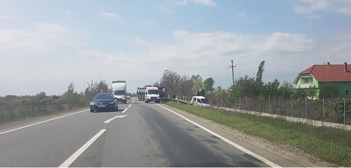 FOTO. Accident lângă Satu Mare. Două camioane au intrat în coliziune. O persoană, la Urgențe