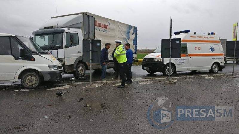 FOTO&VIDEO. Accident cu victimă în Satu Mare. Un camion a intrat într-o dubă