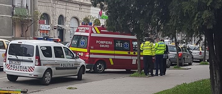 Accident cu urmări tragi-comice în centrul Sătmarului. Dureri închipuite și șofer făcut pieton