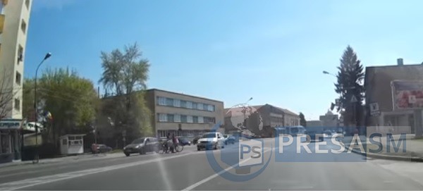 VIDEO. Două femei, la un pas de a fi spulberate pe trecerea de pietoni în Satu Mare