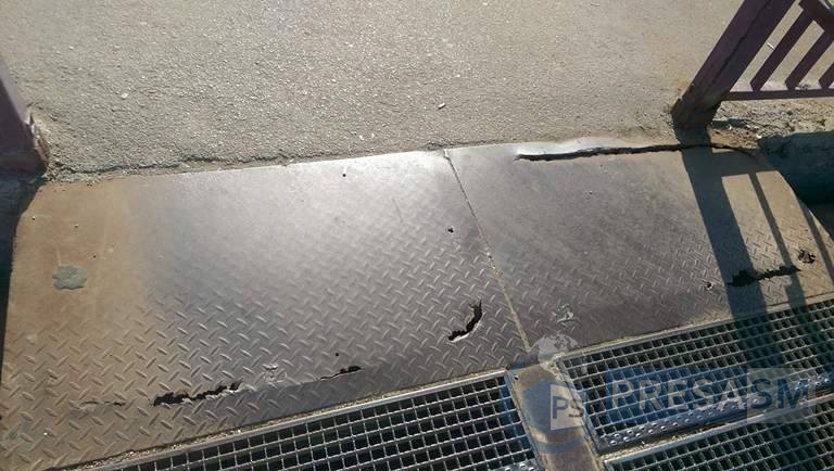 FOTOGALERIE. Podul Golescu, pericol public. Porțiunea în care oamenii sunt în pericol