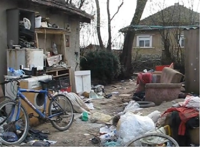 VIDEO. INCREDIBIL. Copii care trăiesc în gunoaie la Carei