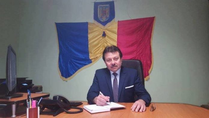 Primar din județ acuzat de hărțuire. Secretara l-a dat în judecată, cerând 50.000 de euro drept despăgubire