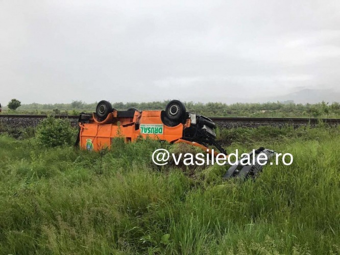 FOTO. Mașină lovită de trenul Satu Mare - Jibou