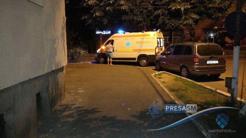 FOTOGALERIE. Un sătmăren s-a blocat în casă. Soția a chemat pompierii, care au spart ușa