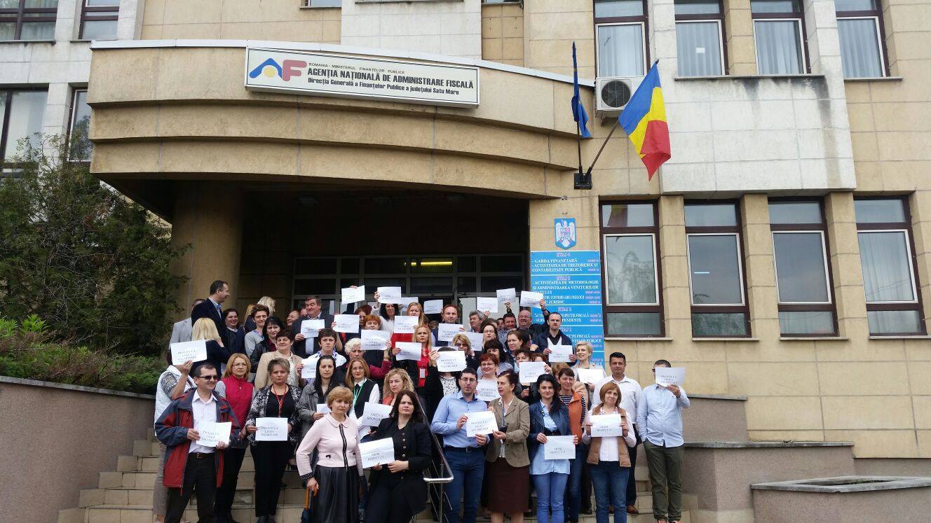 Grevă spontană la Finanțe. Angajații: ,,Este inadmisibil ca un inspector să câștige cât un brancardier''