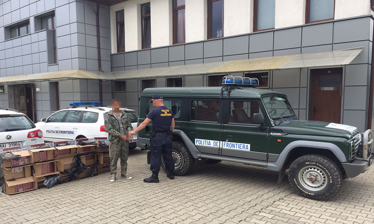 FOTOGALERIE. Contrabandiști de tot râsul. Prinși în timp ce se ascundeau în boscheți