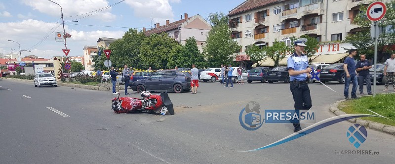 FOTOGALERIE. O tânără a dat cu mașina peste un motociclist în municipiul Satu Mare