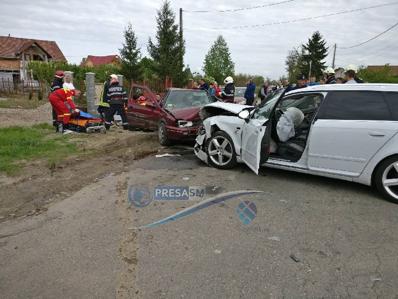 FOTO&VIDEO. Accident foarte grav. Impact frontal între două mașini și mai multe victime