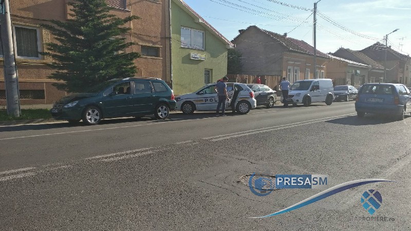 FOTO&VIDEO. Un tânăr, fără permis, a produs un accident în municipiul Satu Mare