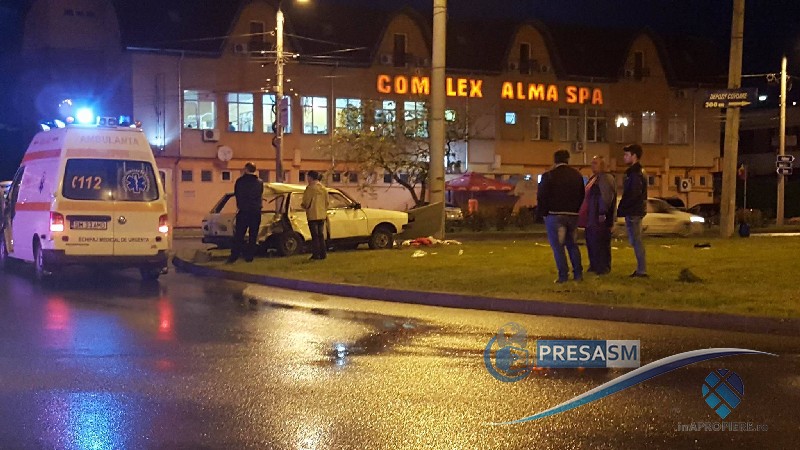 FOTO&VIDEO. Un TIR a izbit în plin un autoturism Dacia pe strada Botizului: două victime